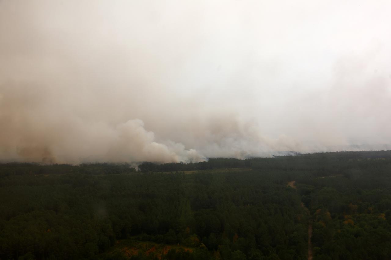 Airbus A400M makes its first-ever drop over the wildfire near Lacanau