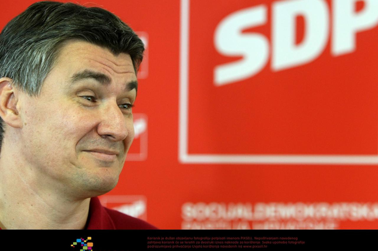 \'19.07.2011., Iblerov trg, Zagreb - Predsjednik SDP-a Zoran Milanovic dao je izjavu vezanu uz izrucenje bivseg premijera Ive Sanadera Photo: Sanjin Strukic/PIXSELL\'
