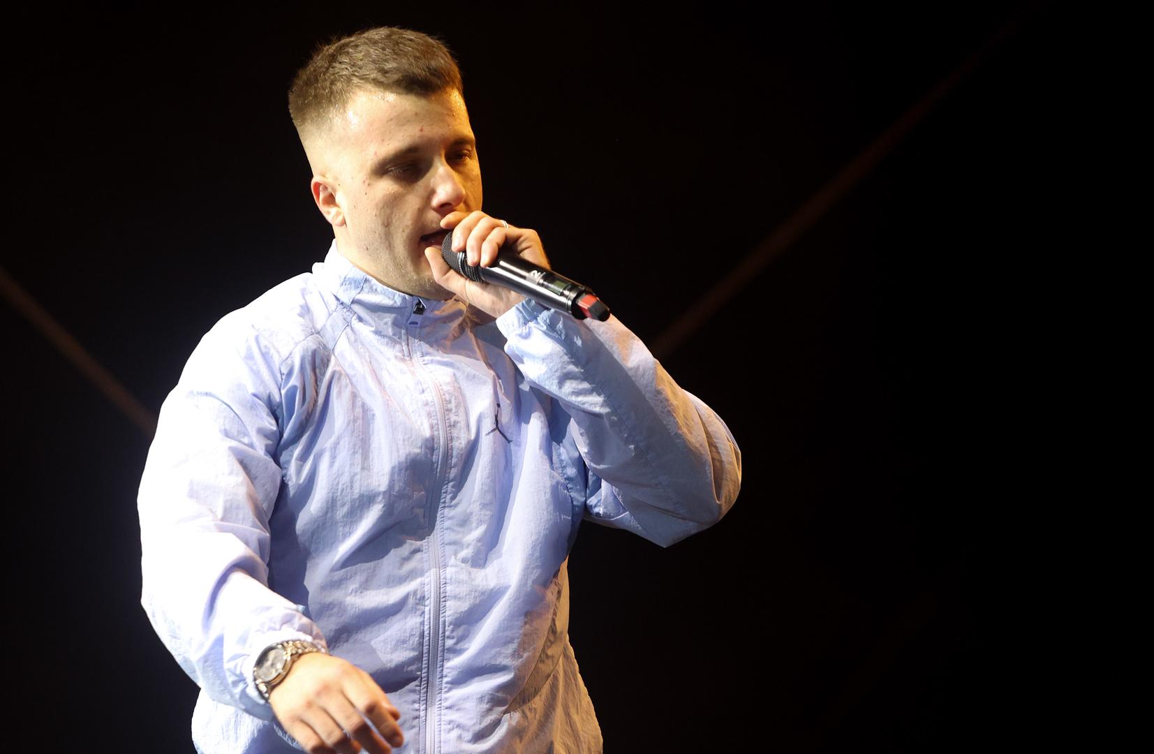 Prije tri godine prikupio je najveću hordu fanova pjesmom "Mamma Mia", a stihovi: "Mamma Mia, sve sad iman što san 'tia", za njega su se doslovce pokazali proročanskim. 