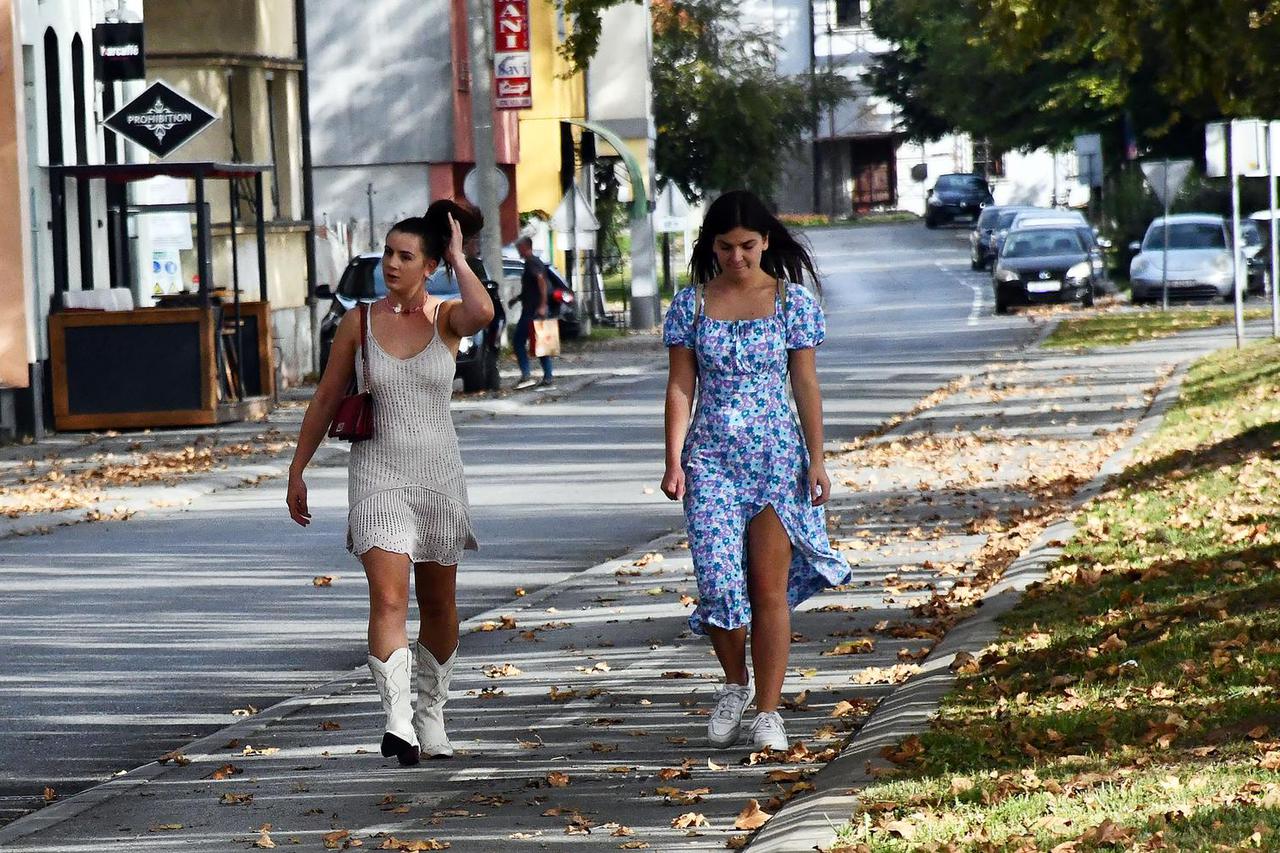 Slavonski Brod: Sunčano i toplo jesenje poslijepodne u središtu grada