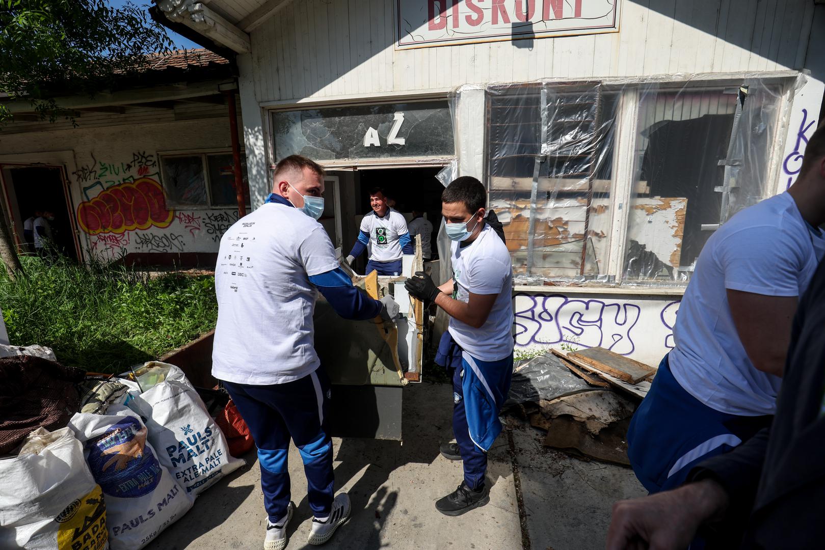 27.04.2025., Sesvete - Udruga Zelene i plave Sesvete i Cisteci medvjedici u akciji ciscenja smeca u sklopu projekta Rezolucija Zemlja 2025. Akciji ciscenja se prikljucio i gradolnacelnik Tomislav Tomasevic. Photo: Igor Kralj/PIXSELL