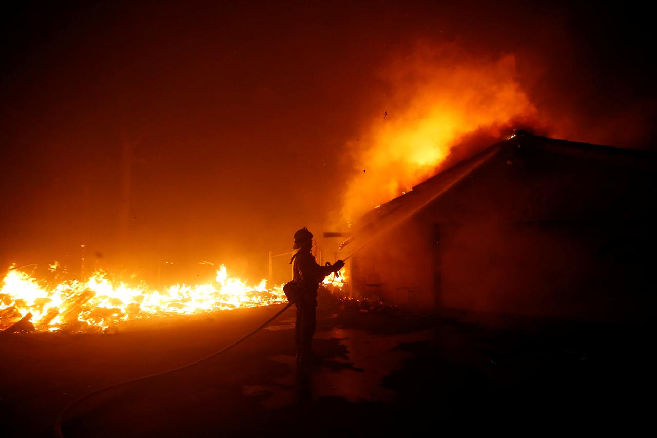 Vatrogasci probdjeli noć na požarištu kod Lokve Rogoznice