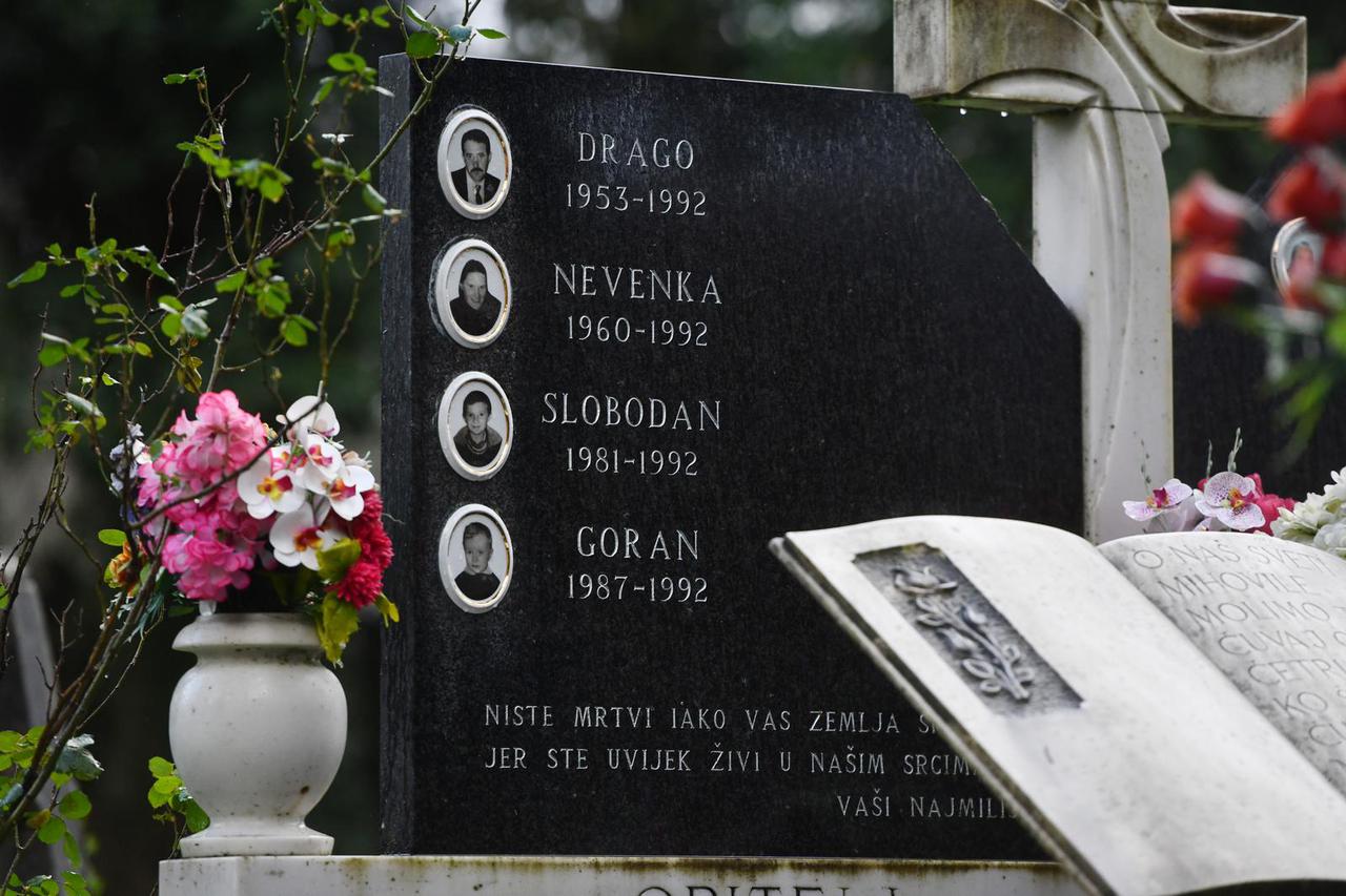 Ervenik: Polaganje vijenaca i svije?a na grobnicu Obitelji ?engi?