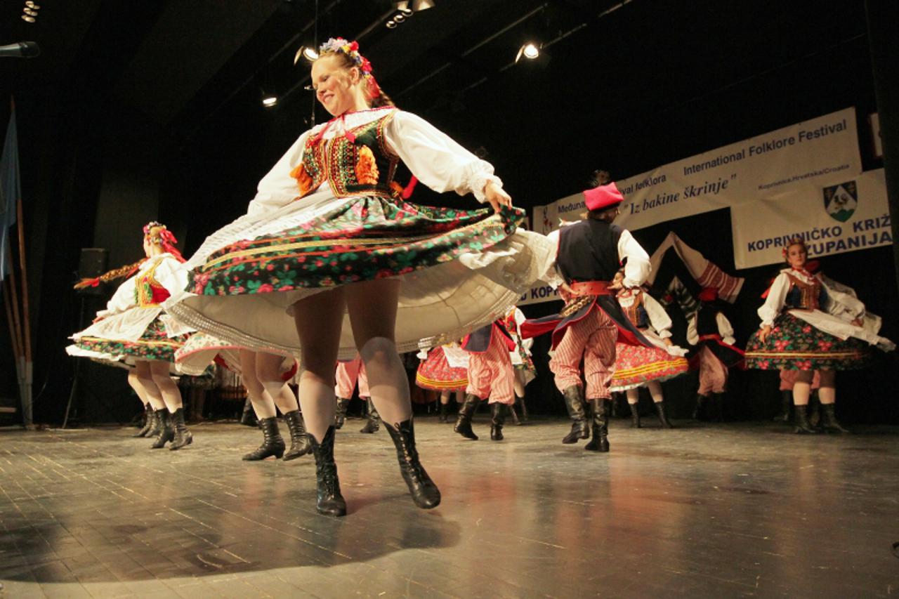 '23.07.2011., Koprivnica - 5. medjunarodni folklorni festival Iz bakine skrinje. Clanovi Folklornog ansambla Zespot Piesni i Tanza Pomorze iz grada Chelmno u Poljskoj plesali su u prepunoj dvorani Dom