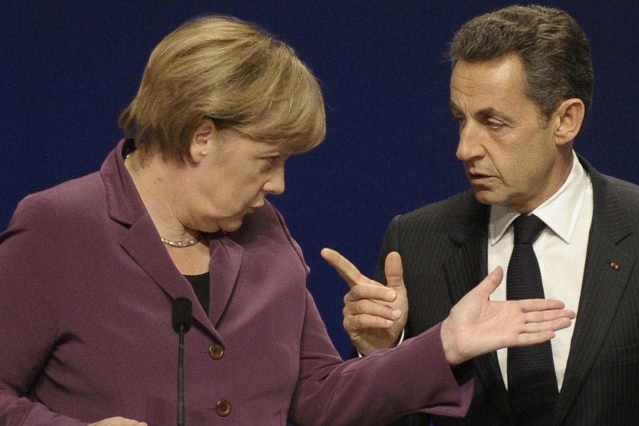'epa03021202 (FILE) A file photograph showing French President Nicolas Sarkozy (R) and German Chancellor Angela Merkel (L) holding a press conference, in Cannes, France, 02 November 2011. Reports stat
