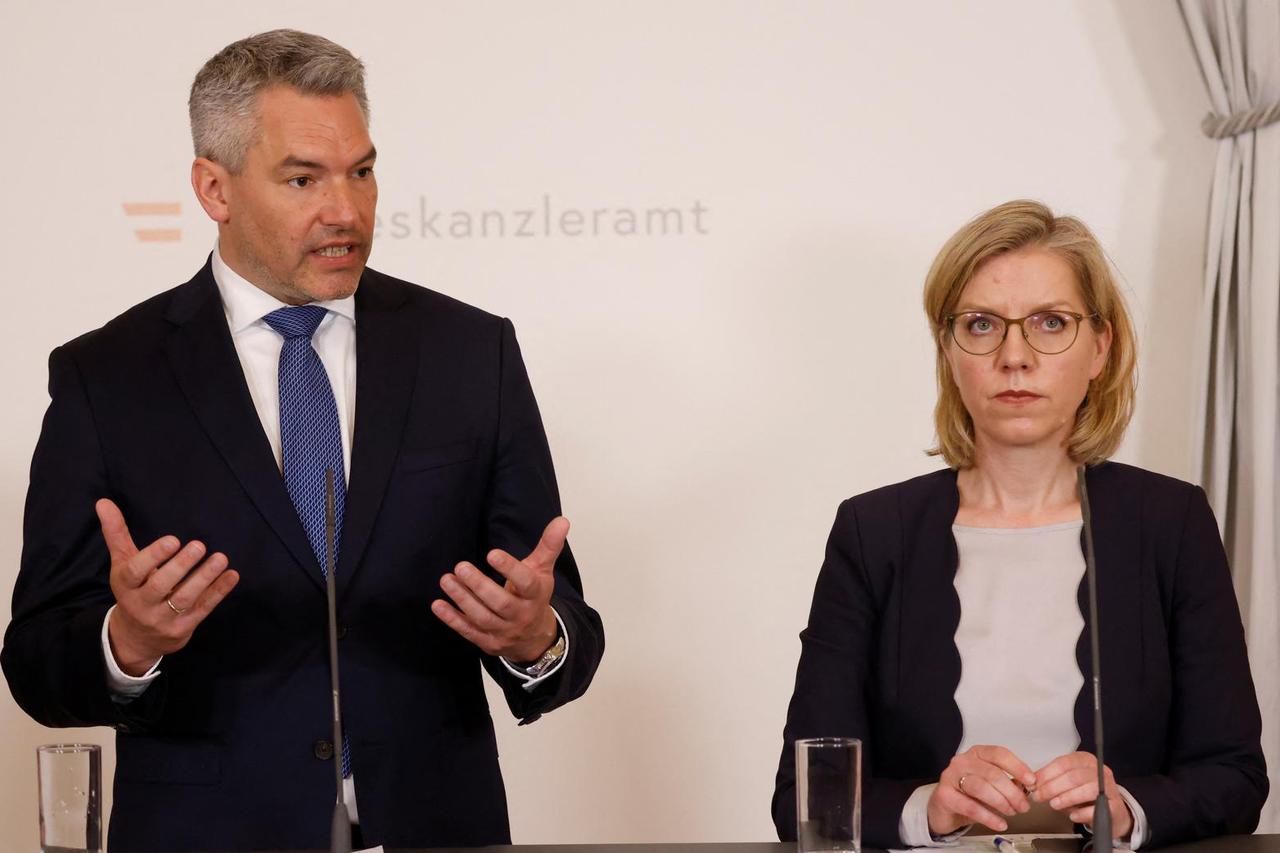 Austrian Chancellor Nehammer and Energy Minister Gewessler attend a news conference in Vienna