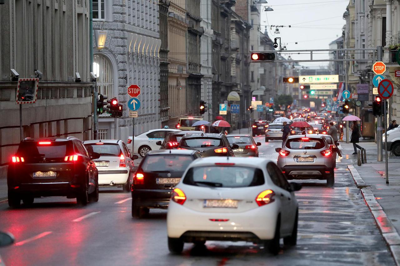 Zagreb: Kiša i niže temperature u glavnom gradu