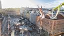 FOTO Zagrepčani bez daha: Tko je prva žena koja je po žici visokoj 30 m prehodala Jelačićev trg?