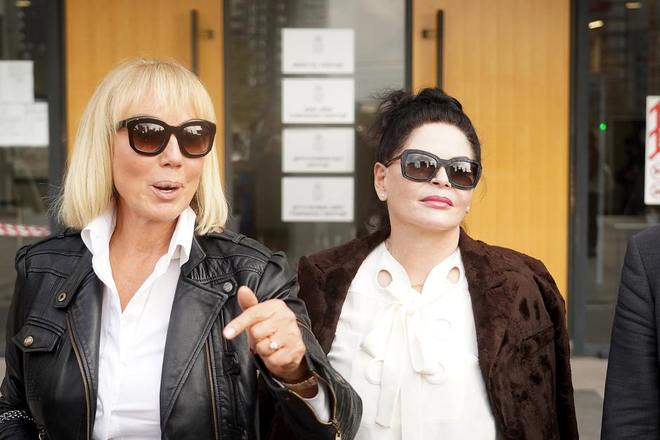 Mirjana Antonovic, a woman who claims to have a son, Devin, with singer Miroslav Ilic, whom he refuses to officially acknowledge, is leaving the Palace of Justice, where litigation is underway to prove paternity. Mirjana Antonovic.Mirjana Antonovic, zen