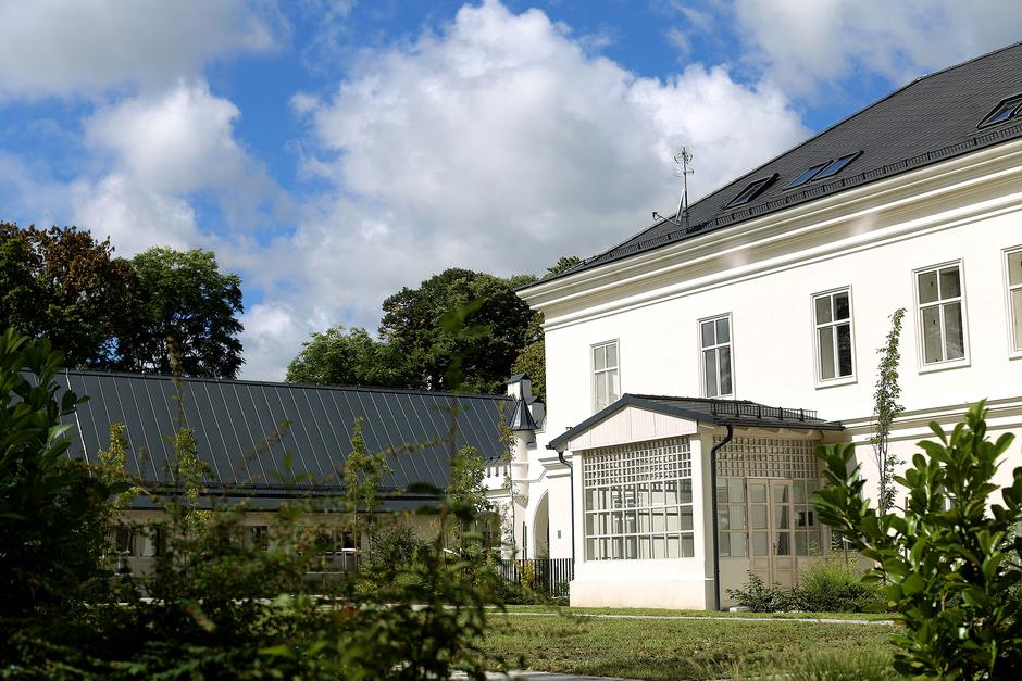 Dvorac koji je dvaput izgorio i postao ruševina otvara vrata u potpuno novom ruhu