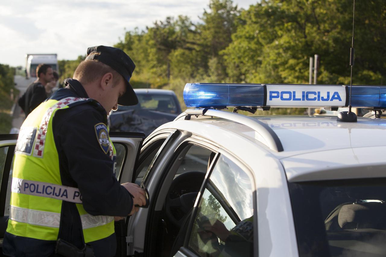 policija