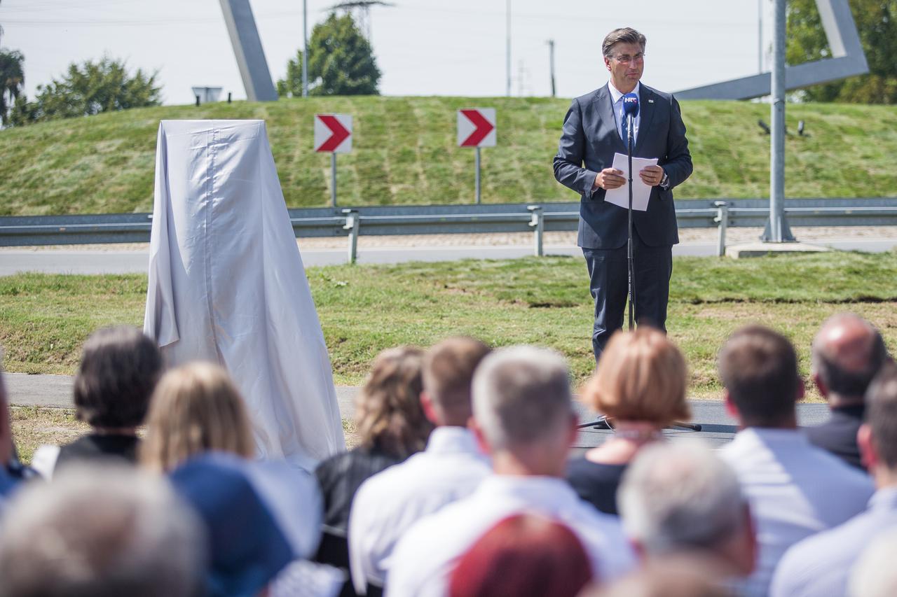 Svečano otkrivanje spomenika HRT-ovom snimatelju Žarku Kaiću