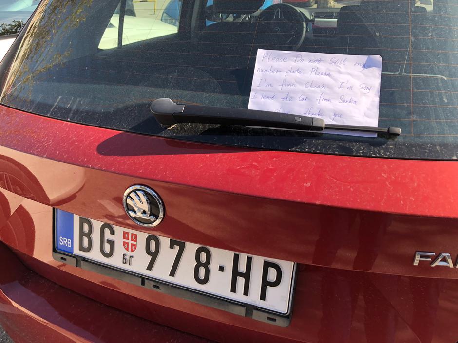 Auto s beogradskim tablicama u Splitu