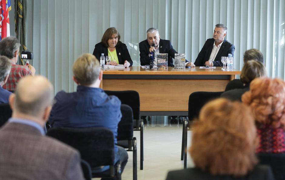 Zagreb: Predstavljena knjiga "Samo istina - ništa lažno" autora Đure Glogoškog