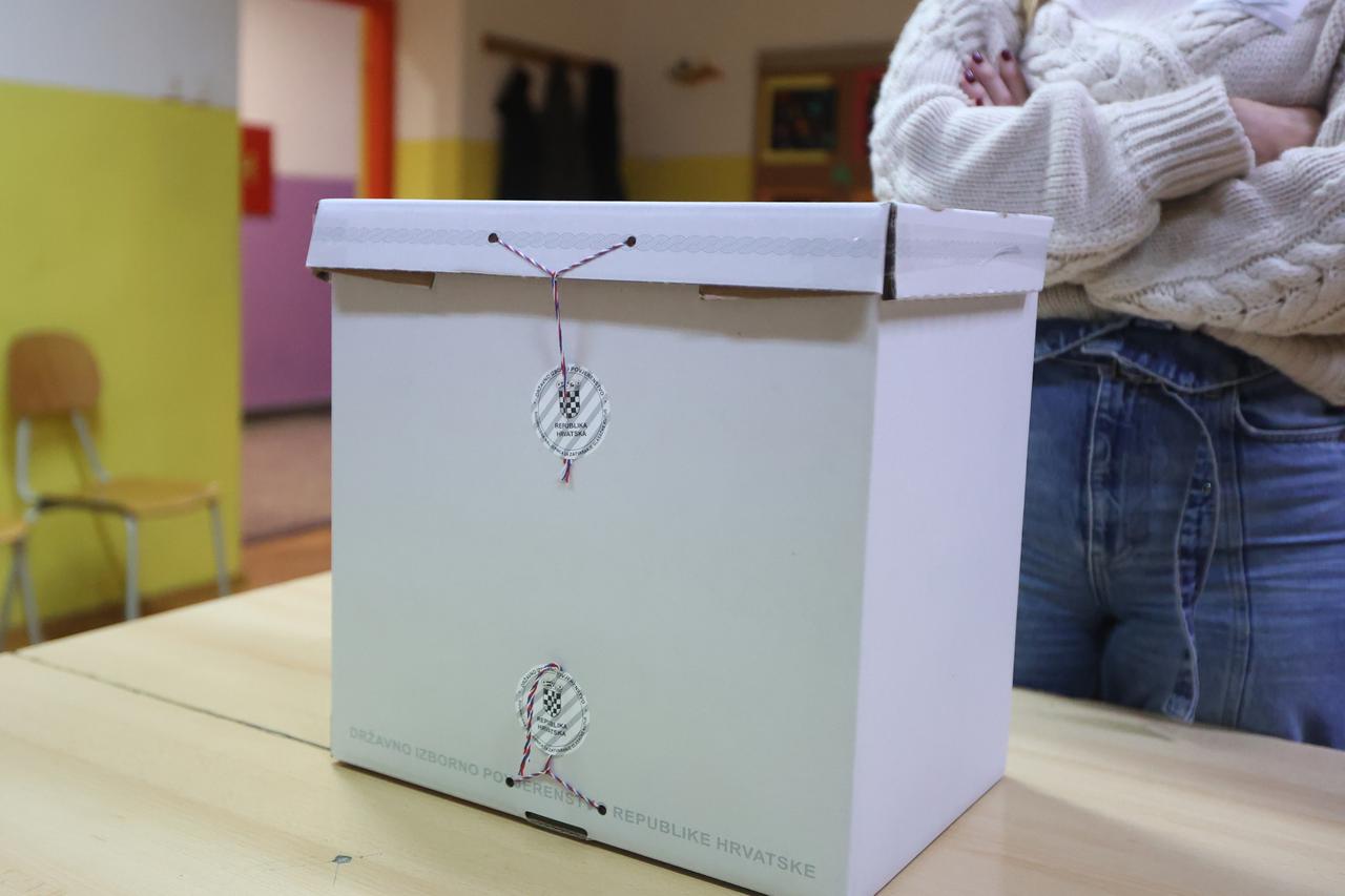 U Šibeniku nakon zatvaranja birališta započelo prebrojavanje glasova 