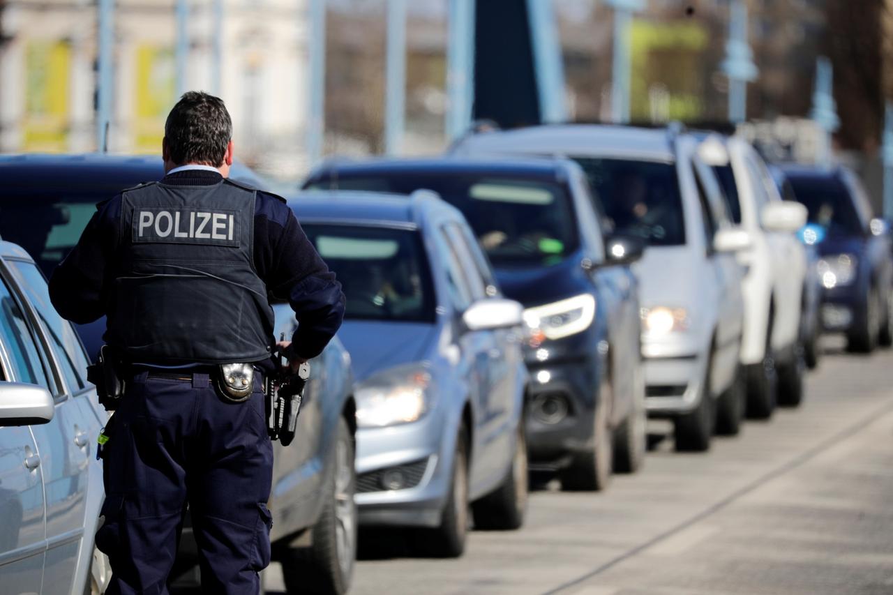 Commuters wait for COVID-19 tests at German-Polish border crossing Stadtbruecke, in Frankfurt (Oder)