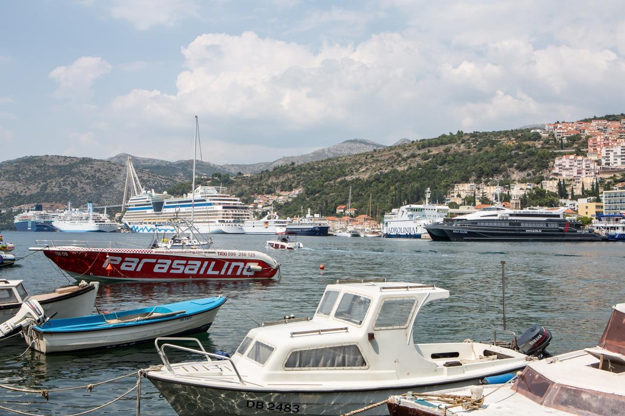 Dubrovnik: Putnički brodovi ispunili cijelu operativnu obalu