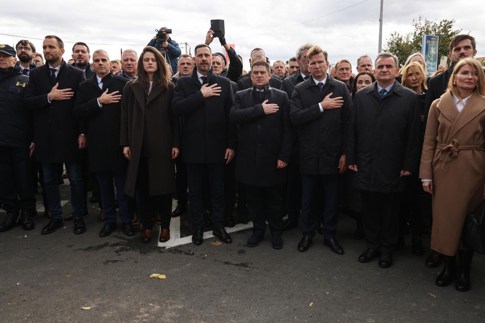 18.11.2025. Skabrnja -  Povodom obiljezavanja Dana sjecanja na zrtve Domovinskog rata i Dana sjecanja na zrtvu Vukovara i Skabrnje, izaslanici Predsjednika Republike i izaslanstvo Vlade  sudjelovali su na  programu obiljezavanja 34. obljetnice stradanja Skabrnje. Photo: Sime Zelic/PIXSELL