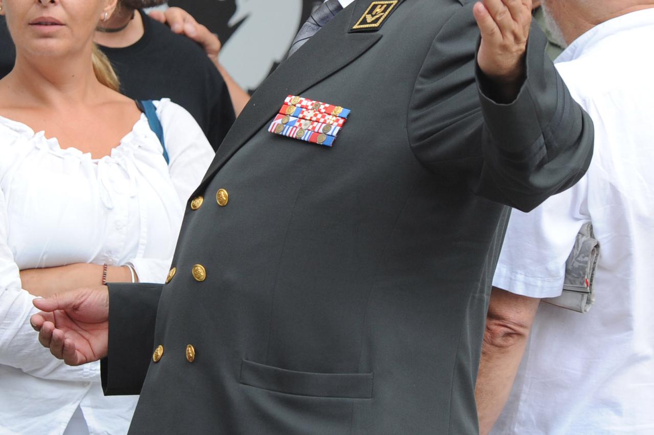 05.08.2014., Knin - Ljubo Cesic Rojs dobro se zabavljao sa prijateljima nakom svecane proslave 19. obljetnice Vojno-redarstvene akcije Oluja. Photo: Hrvoje Jelavic/PIXSELL