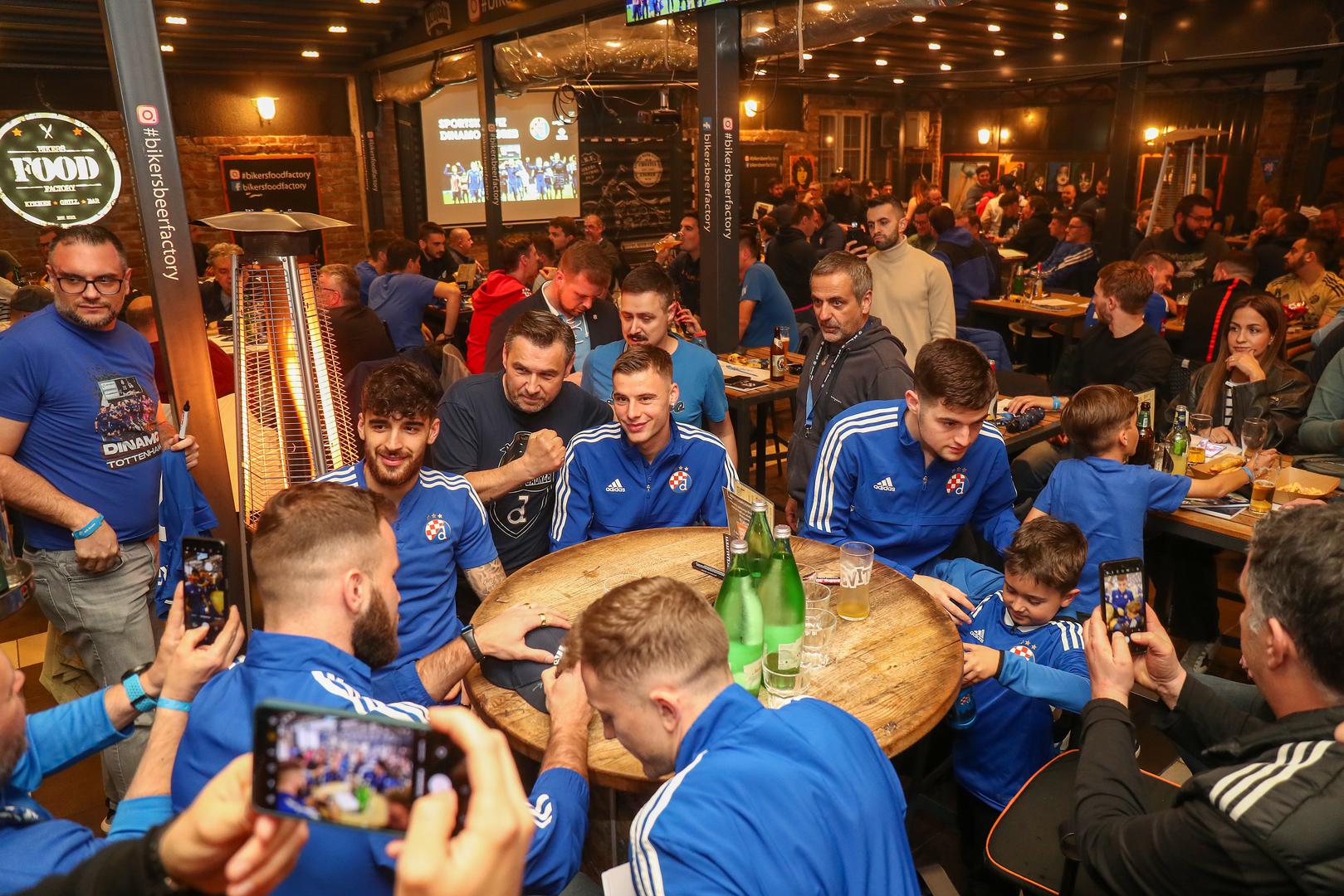 Pao je i pokoji autogram, bilo je to ugodno druženje s navijačima