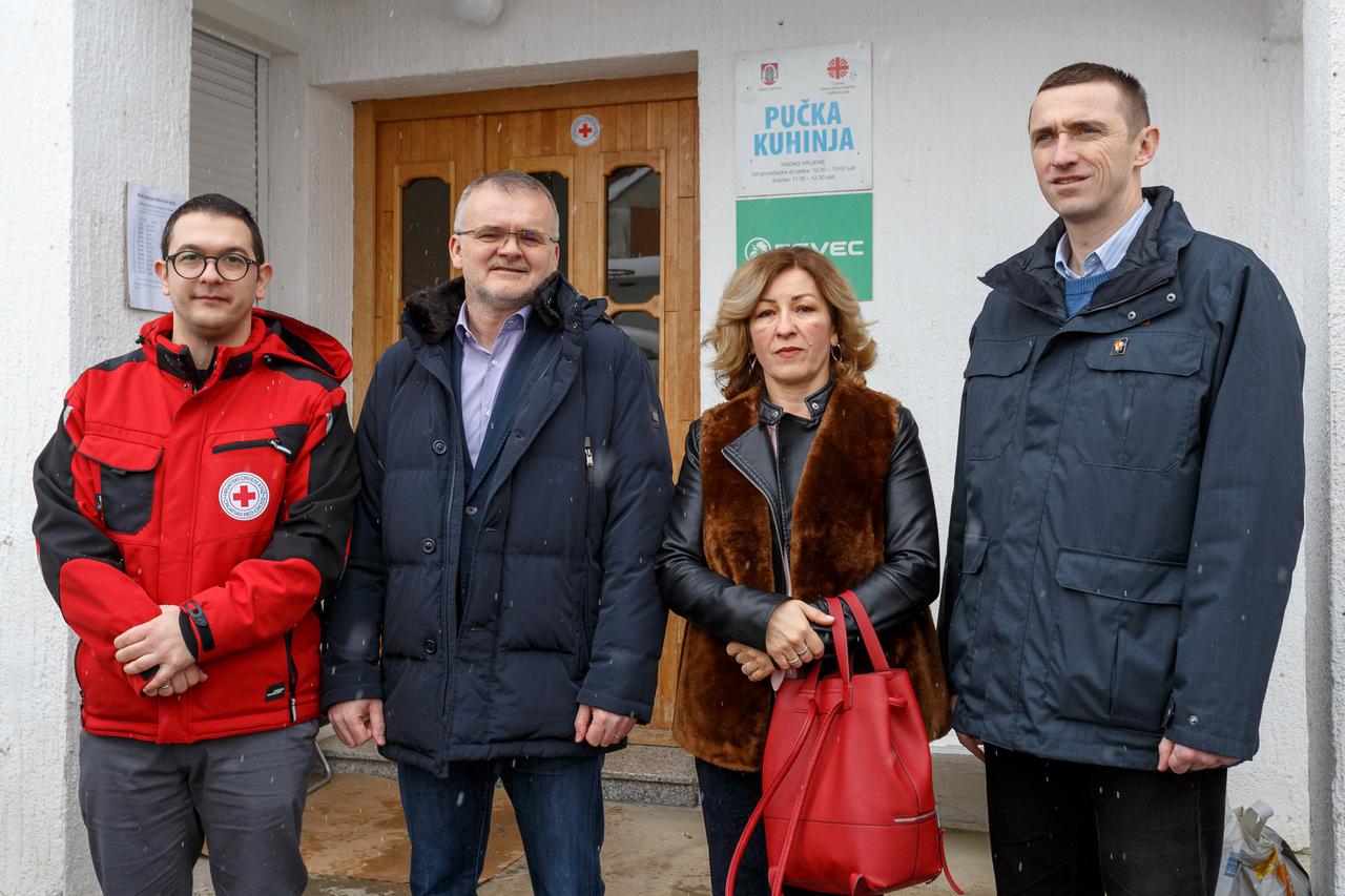 Predsjednik Uprave Peveca Jurica Lovrinčević i gradonačelnik Grada Vukovara Ivan Penava potpisali su novi ugovor o donaciji Pučkoj kuhinji