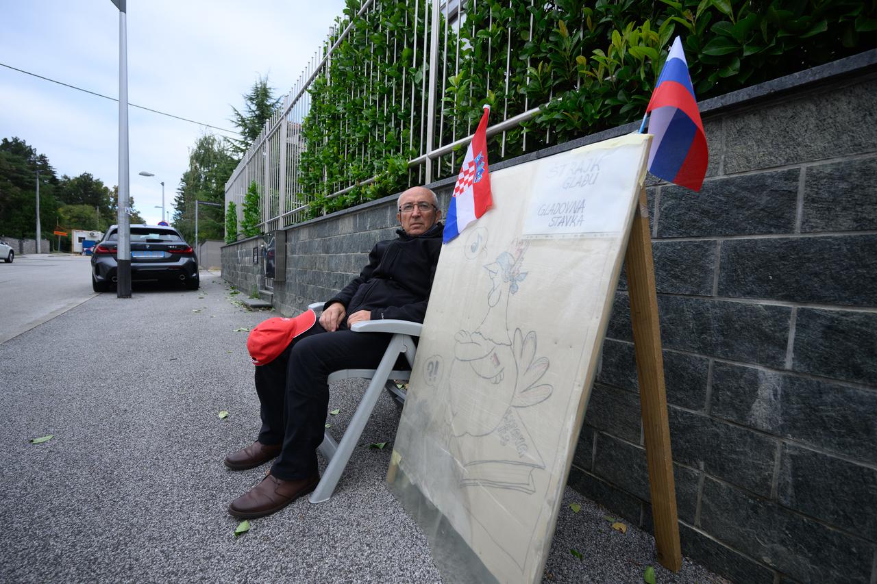 Zagreb: Slavko Murk štrajka glađu ispred veleposlanstva Slovenije