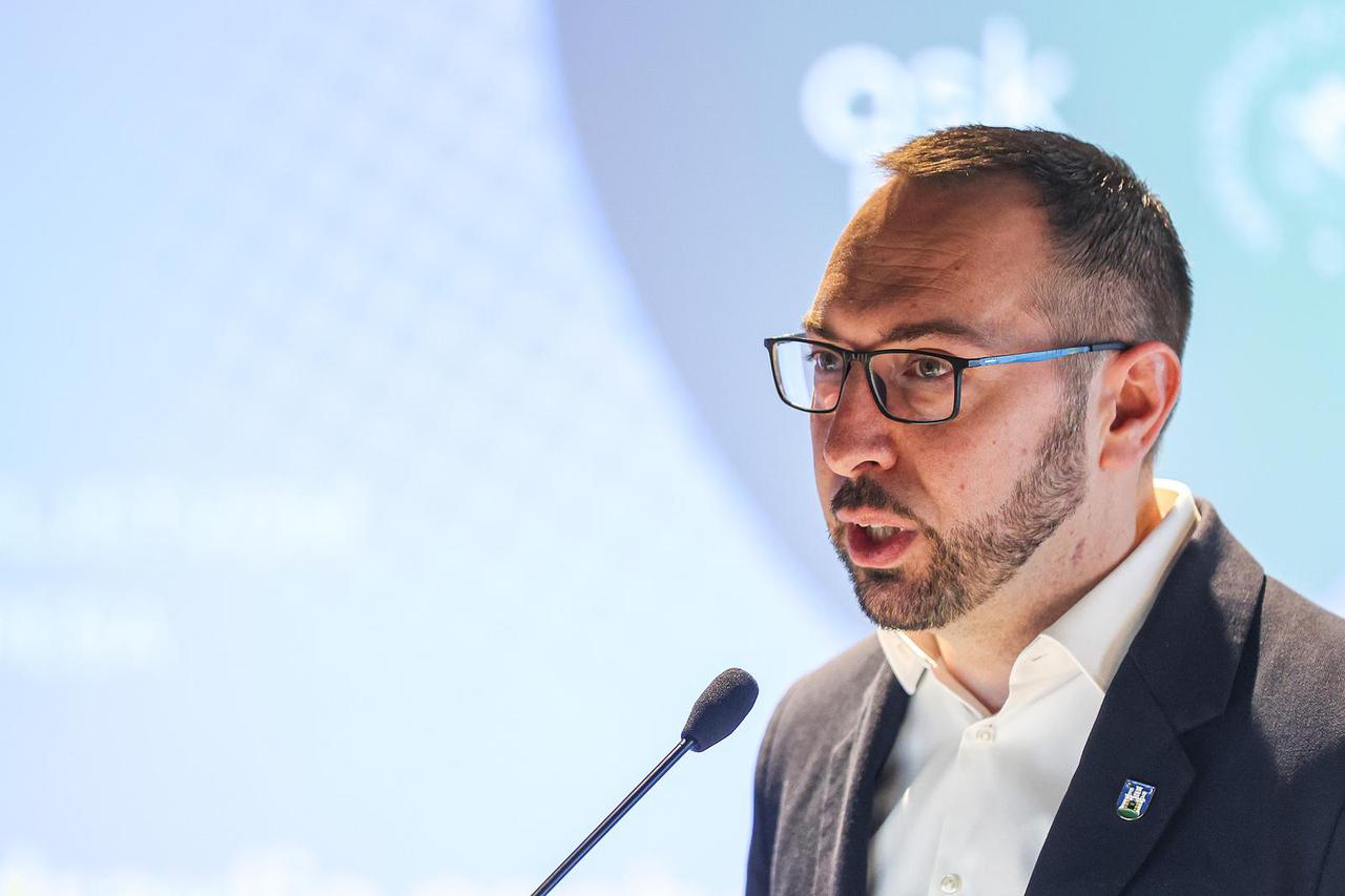 Gradona?elnik Tomaševi? otvorio je cjelodnevnu konferenciju Autizam i mentalno zdravlje