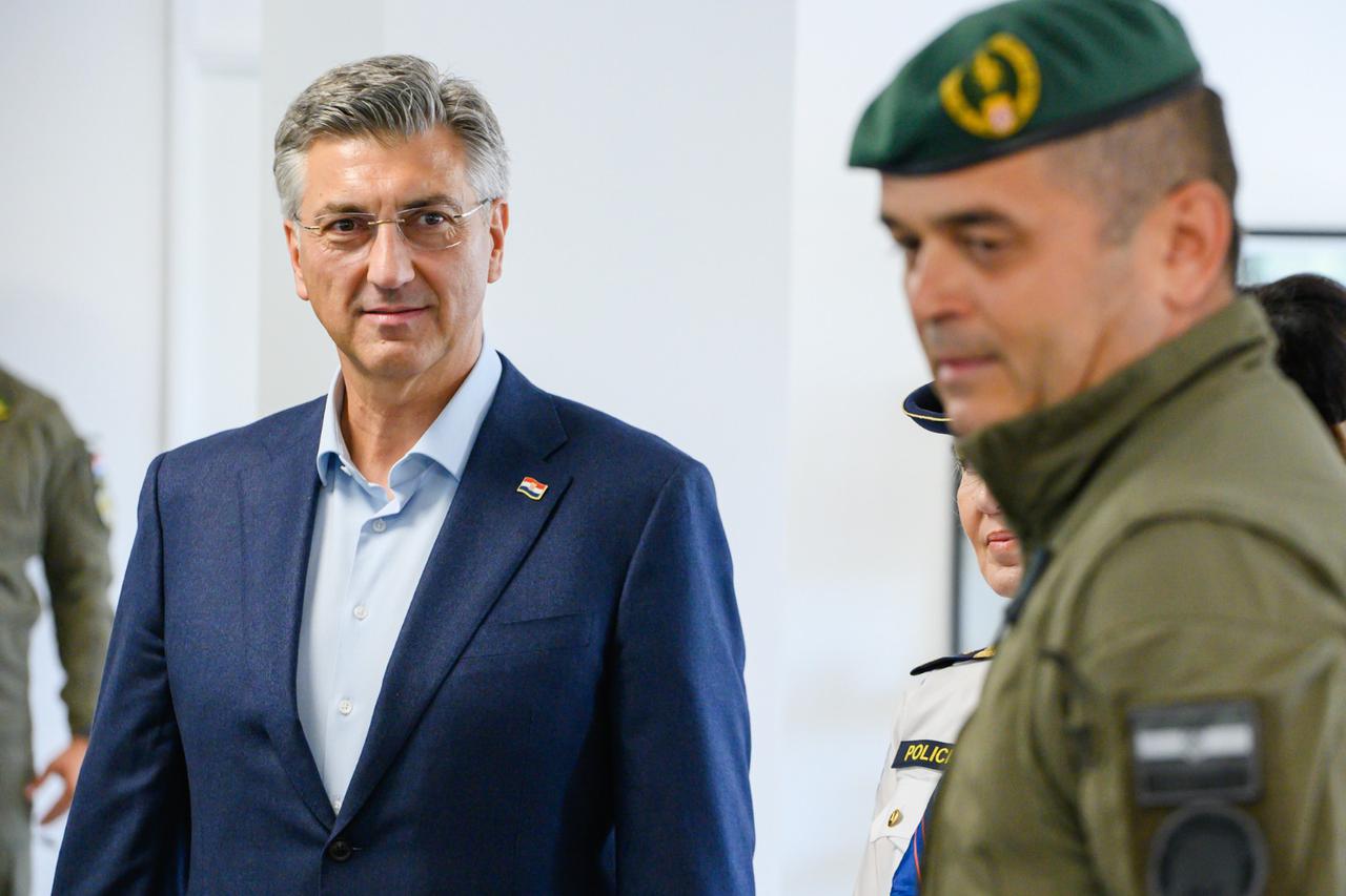 Premijer Andrej Plenković s hrvatskim specijalcima u Parizu