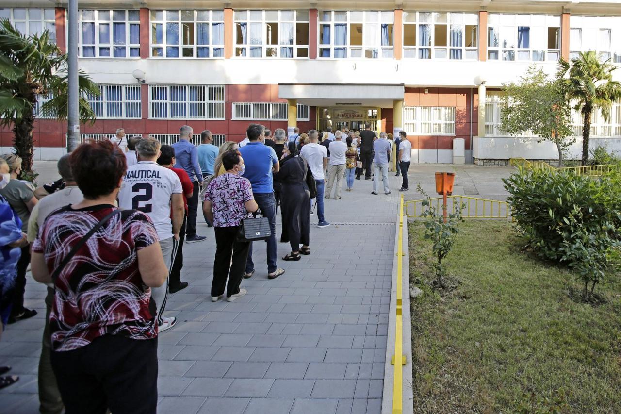 Velike gužve na biralištima u Mostaru