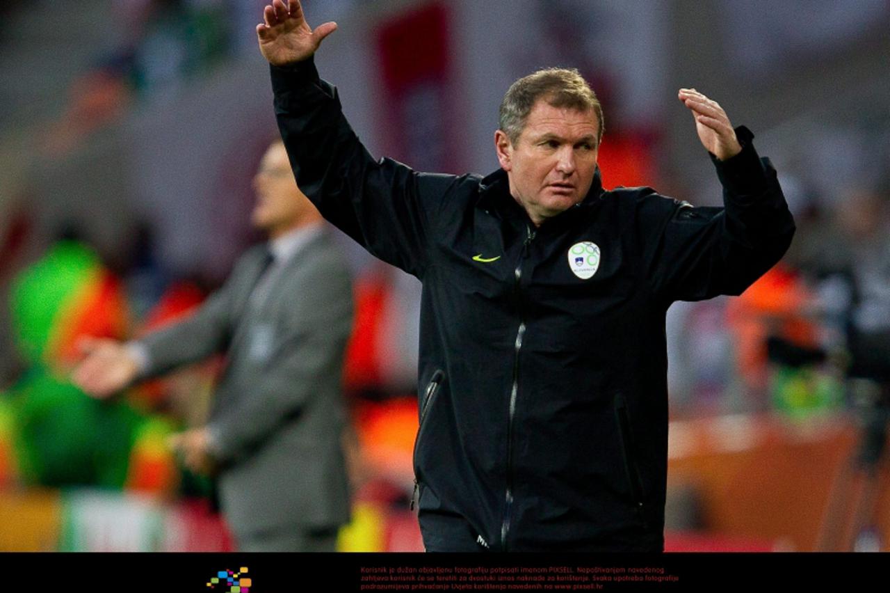 '23.06.2010, Nelson Mandela Bay Stadium, Port Elizabeth, RSA, FIFA WM 2010, Slovenia (SLO) and England (ENG), im Bild Head coach of Slovenia Matjaz Kek.  Foto: nph /   Vid Ponikvar *** Local Caption *