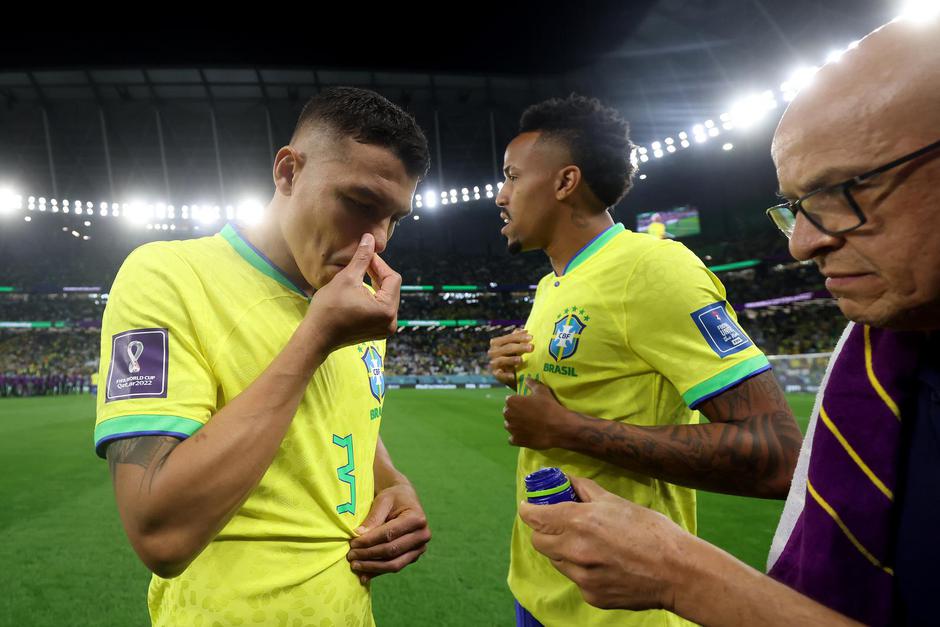 KATAR 2022 - Thiago Silva kremom je mazao lice za vrijeme utakmice 