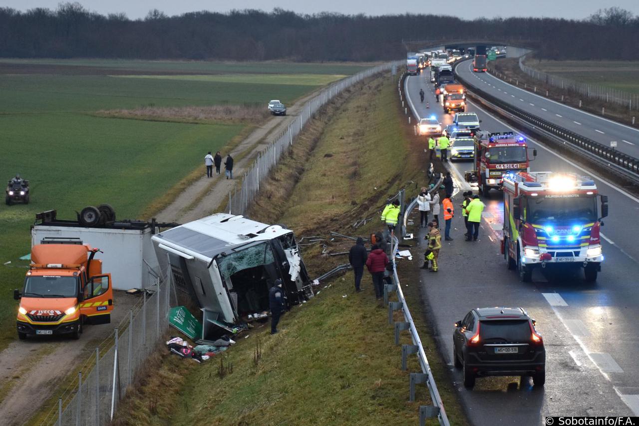 Slovenija: Autobus sletio s autoceste, najmanje dvije osobe poginule
