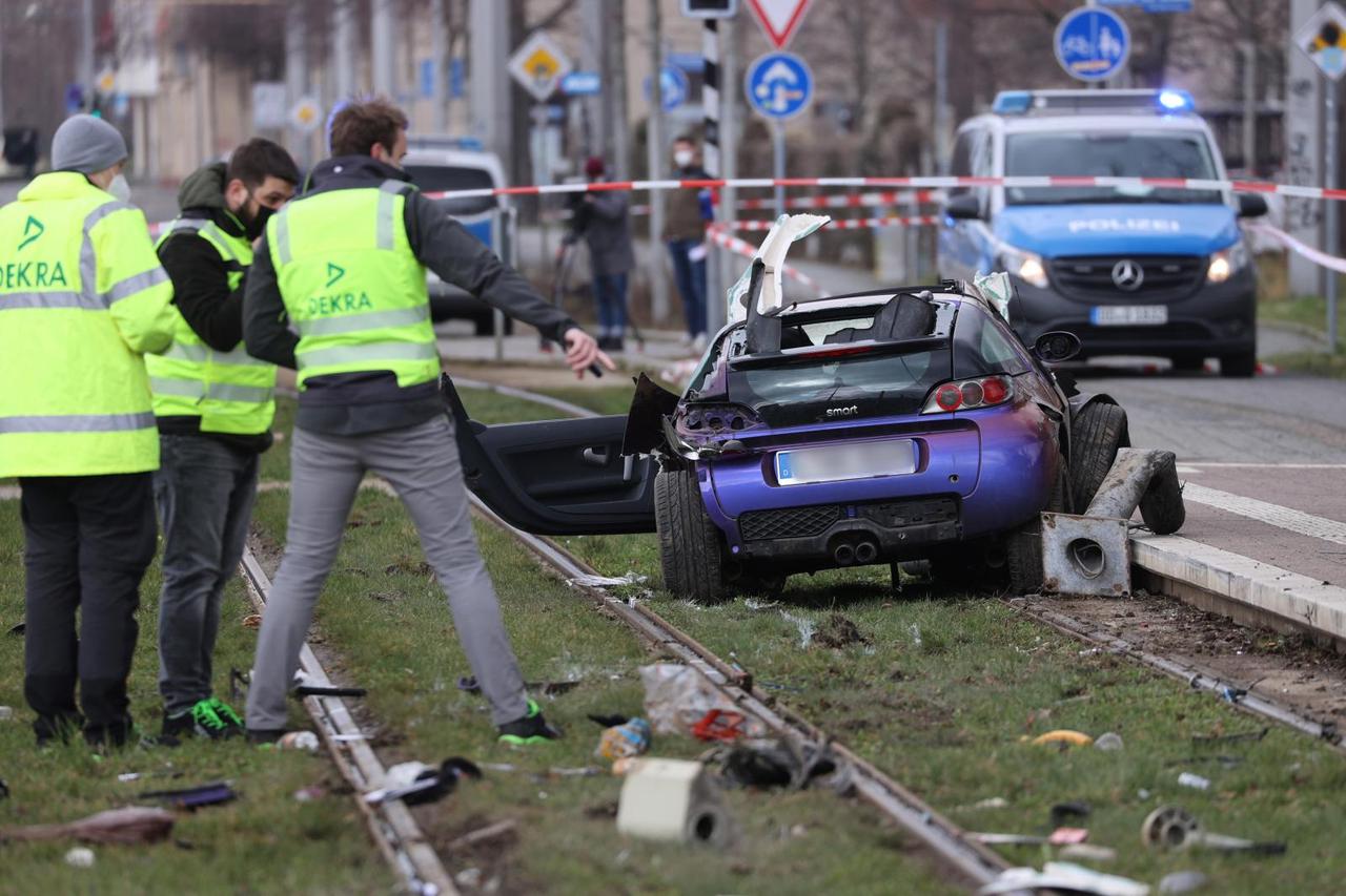 Car drives into group of people in Leipzig