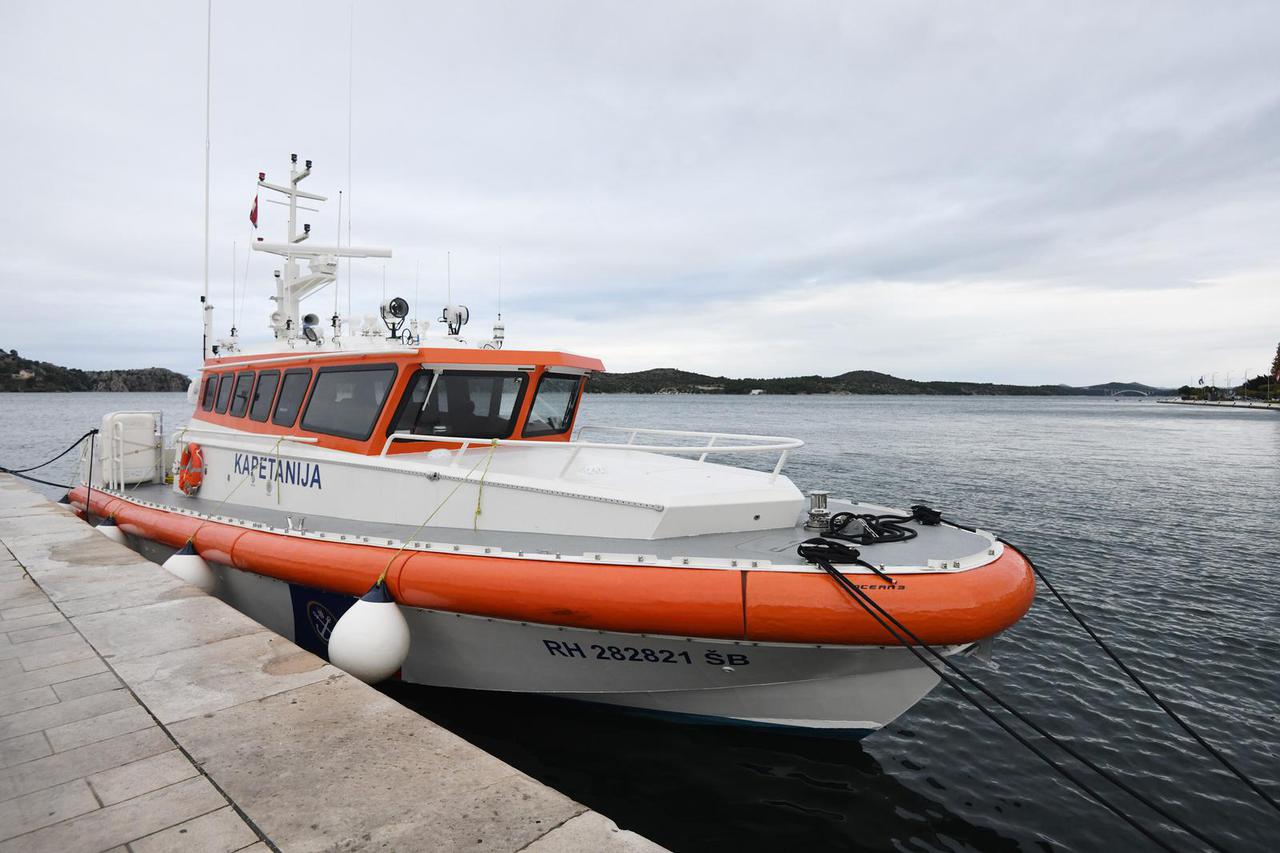 Šibenik: Brza brodica pomorske medicinske službe Šibensko-kninske županije na vezu