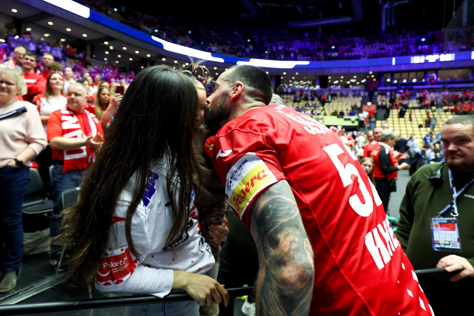 Hrvatska rukometna reprezentacija nije uspjela izboriti finale Europskog prvenstva u Danskoj, Švedskoj i Norveškoj.