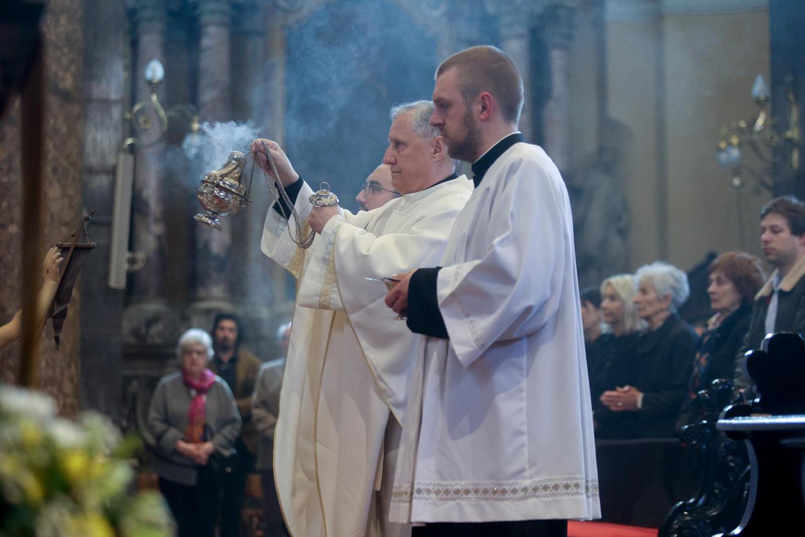 Rijeka: Na Uskrs riječki nadbiskup Mate Uzinić predvodio je liturgijsko slavlje u katedrali sv. Vida