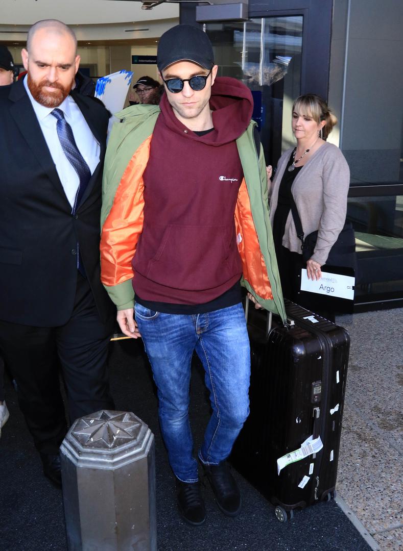 Glumac je u Salt Lake City došao zbog Sundance festivala, a na aerodromu je htio izbjeći novinare i njihova pitanja o novoj ljubavi. 