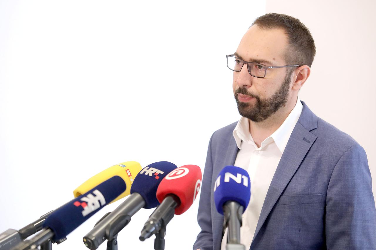 Zagreb: Tomašević održao konferenciju za medije o donošenju zakona o obnovi Zagreba