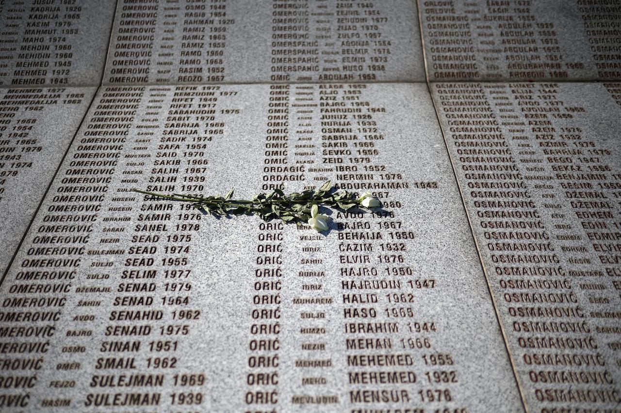 Ukupno 50 tabuta sa posmrtnim ostacima ubijenih u genocidu premješteno u musalu Memorijalnog centra Potočari