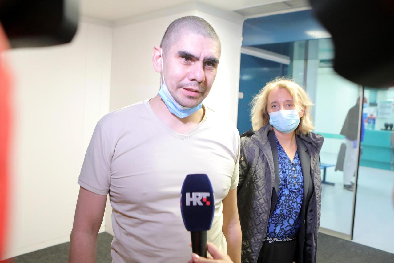 Zagreb: Vjekoslav Prebeg kolima hitne pomoći prevezen u KB Dubrava