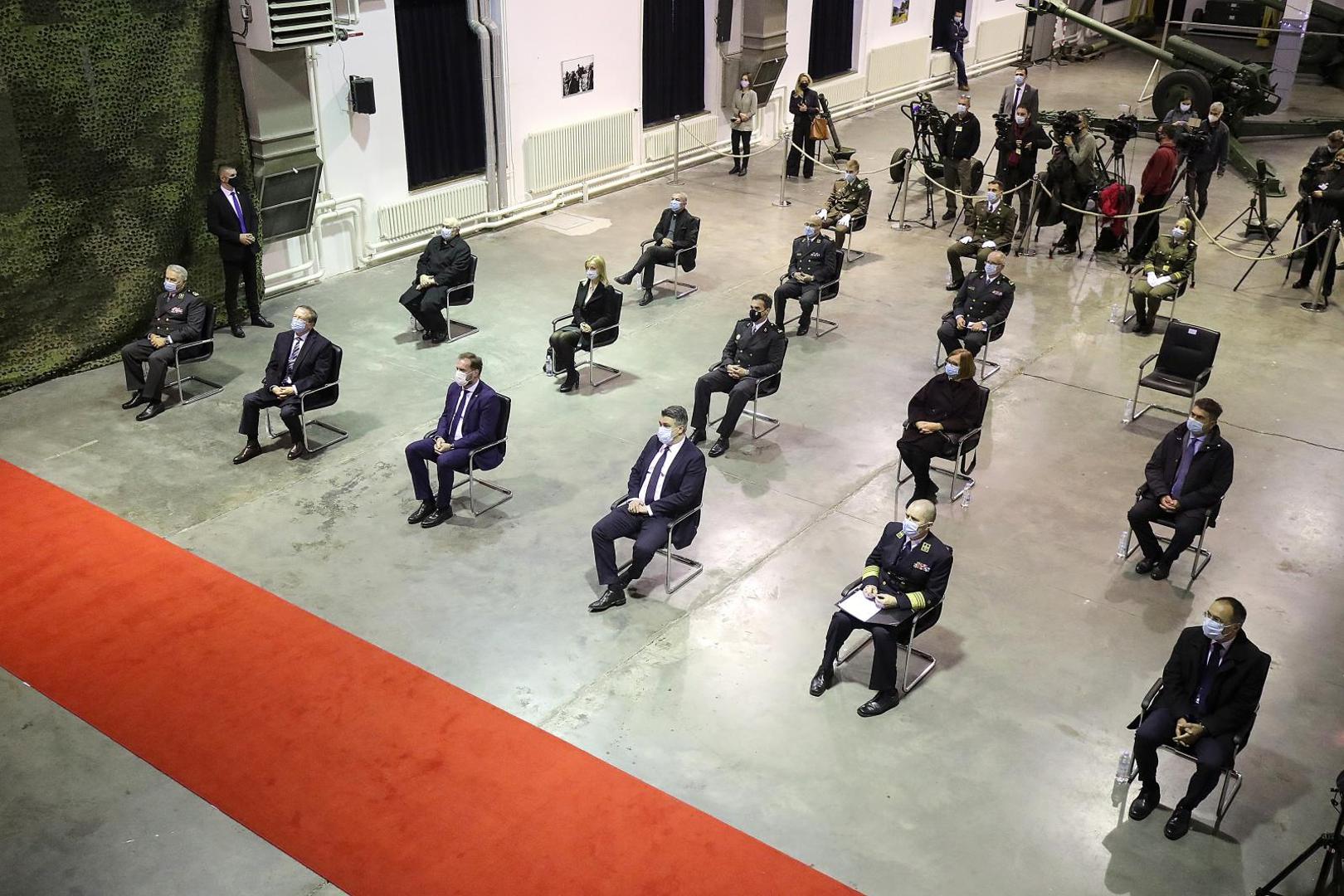 21.12.2020., Zagreb - Predsjednik Republike i vrhovni zapovjednik Oruzanih snaga Republike Hrvatske Zoran Milanovic, uz ministra obrane Maria Banozica i nacelnika Glavnog stozera Oruzanih snaga RH admirala Roberta Hranja sudjelovao je na obiljezavanju 29. obljetnice osnutka Hrvatskog vojnog ucilista Dr. Franjo Tudjman i svecanoj promociji polaznika preddiplomskih i diplomskih sveucilisnih studija Vojno inzenjerstvo i Vojno vodjenje i upravljanje, koja se odrzala u vojarni Petar Zrinski na Hrvatskom vojnom ucilistu Doktor Franjo Tudjman. Photo: Goran Stanzl/PIXSELL