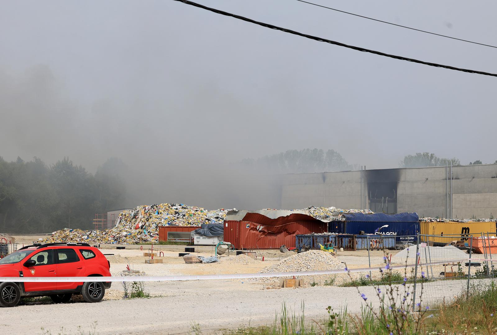 20.06.2024., Zapresic - Zgariste tvrtke Eko Flor u Industrijskoj ulici gdje je tijekom jucerasnjeg dana izbio veliki pozar.  Photo: Marko Prpic/PIXSELL
