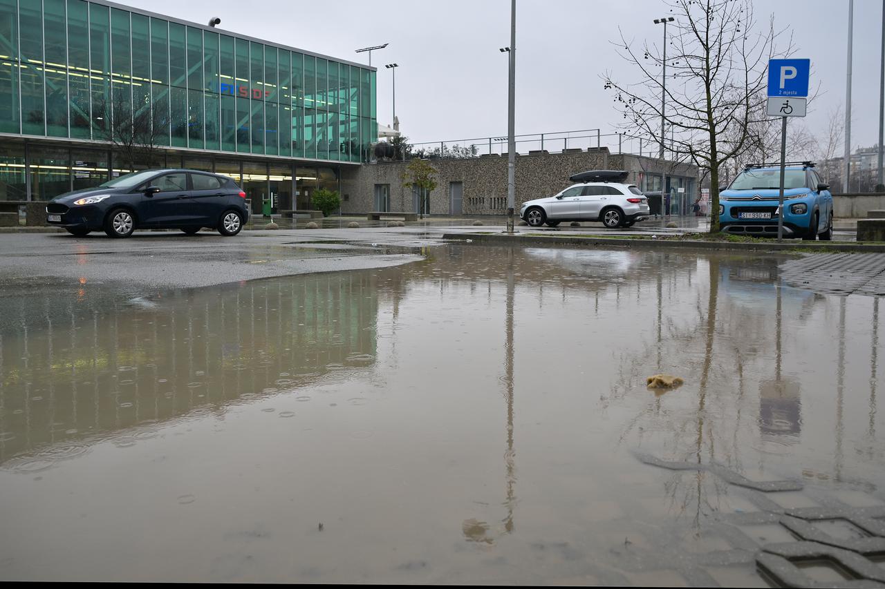 Zagreb: Poplavljen parking za invalide