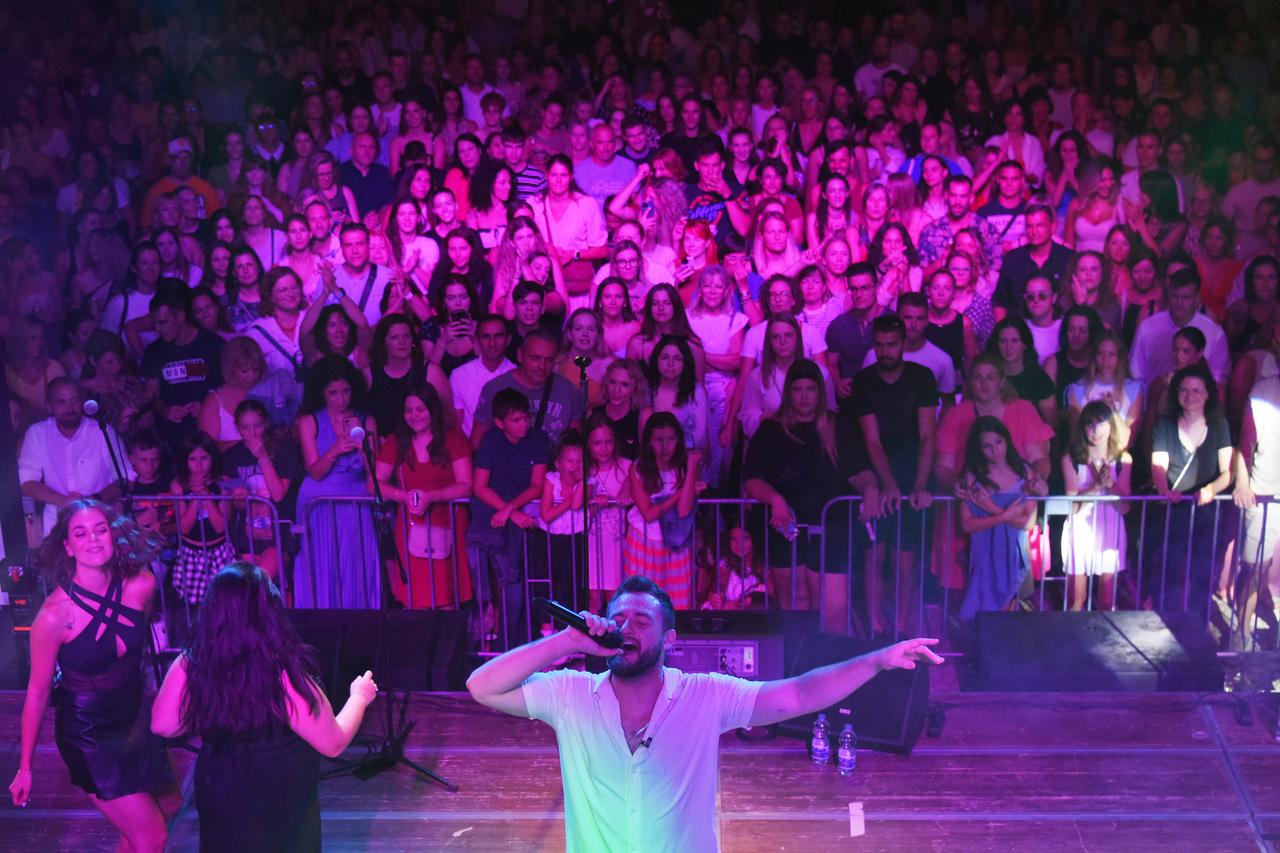 Nastup Matije Cveka s bendom The Funkensteins na pulskom Kaštelu