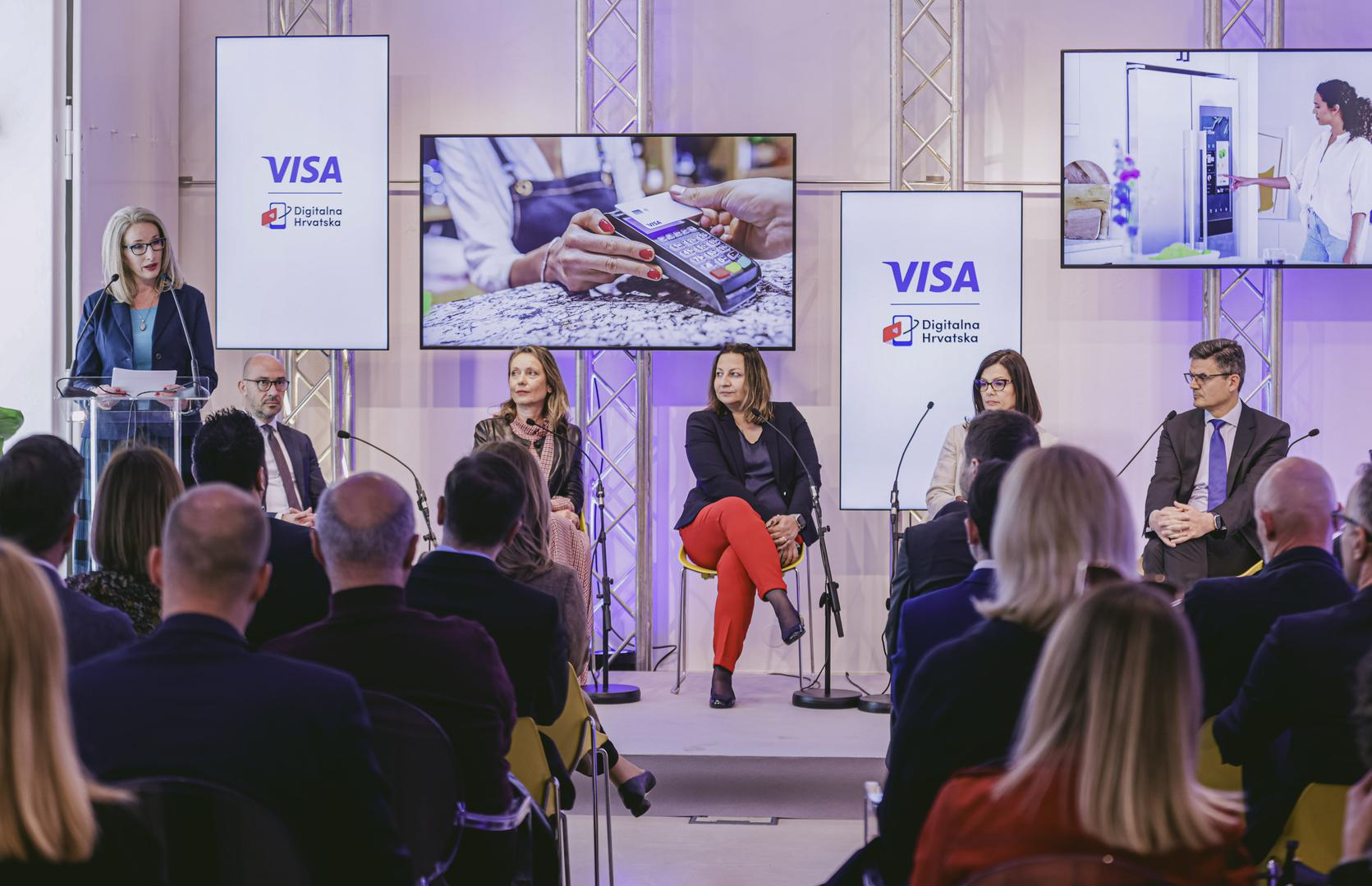 S lijeva na desno panelisti: Renata Vujasinović, direktorica Vise za Hrvatsku, Petar Markač, direktor Globalnog transakcijskog bankarstava (OTP Banka), Rozana Grgorinić, direktorica Kartičnog poslovanja (Zagrebačka banka), Katarzyna Zubrzycka, direktorica u Visi, odgovorna za trgovce i  prihvat kartica u srednjoj i istočnoj Europi, Anita Markota Štriga, članica Uprave (Erste Card Club), Mislav Blažić, predsjednik Uprave PBZ Card,