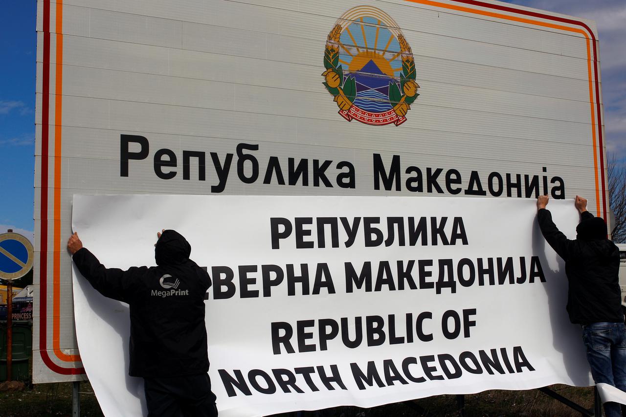 Postavljeni natpisi 'Dobrodošli u Sjevernu Makedoniju'
