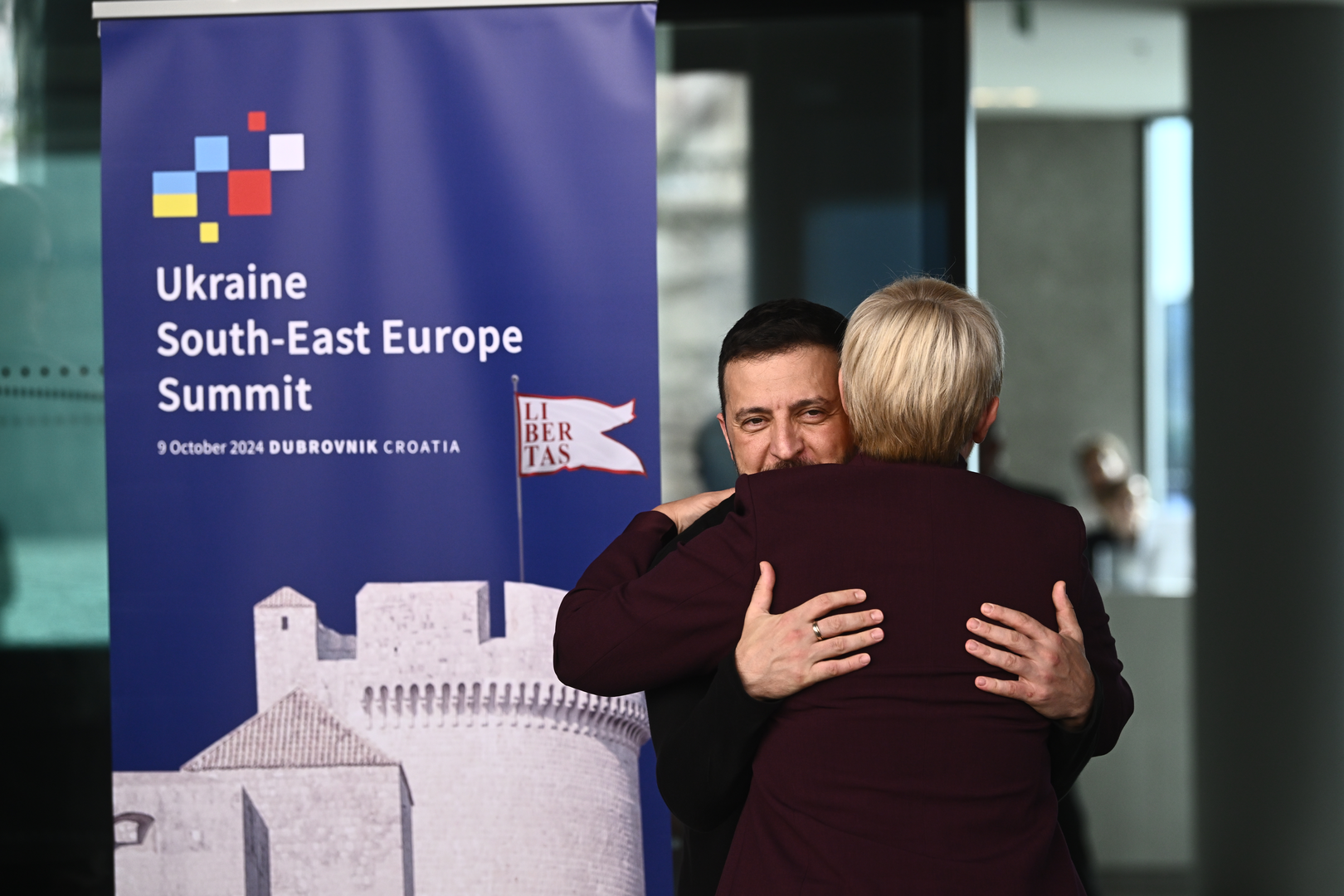 09.10.2024., Dubrovnik, Predsjednik Vlade Republike Hrvatske Andrej Plenkovic i predsjednik Ukrajine Volodimir Zelenski domacini su 3. sastanka na vrhu Ukrajina – Jugoistocna Europa, koji se odrzava u Dubrovniku. Dolasci predsjednika drzava i vlada. Predsjednik Vlade Andrej Plenkovic i predsjednik Ukrajine Volodimir Zelenski docekali su predsjednike drzava i vlada koje sudjeluju na Summitu. Predsjednica Republike Slovenije Natasa Pirc Musar Photo: Marko Lukunic/PIXSELL