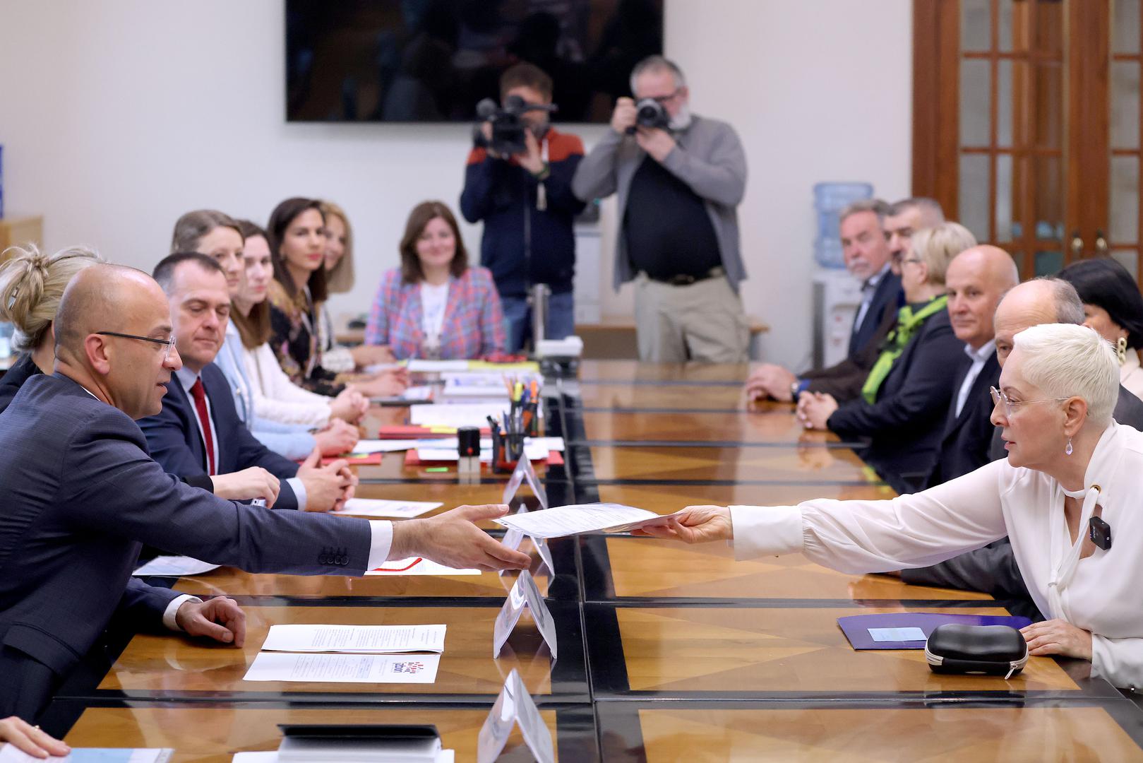 23.04.2024., Zagreb - Hrvatska stranka umirovljenika predala je kandidacijsku listu za Europski parlament Drzavnom izbornom povjerenstvu u Hrvatskom saboru. Photo: Patrik Macek/PIXSELL