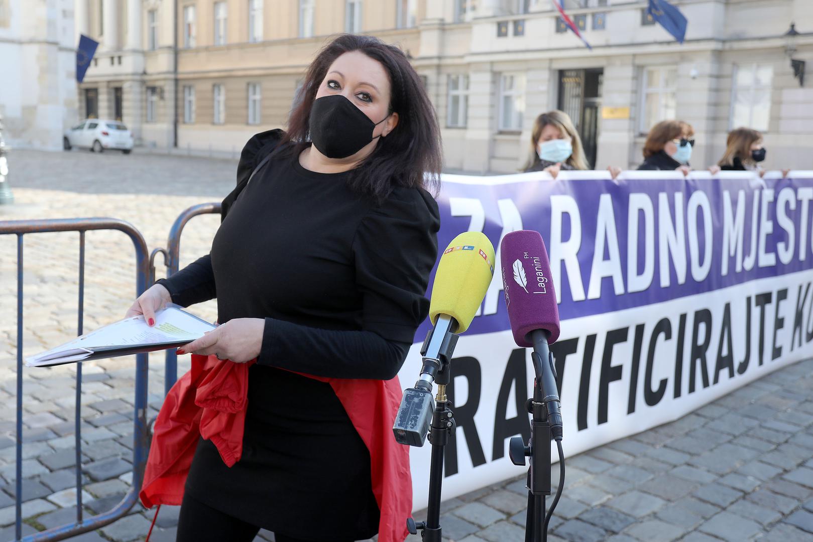 08.03.2021., Zagreb - Nezavisni hrvatski sindikati (NHS), Savez samostalnih sindikata Hrvatske (SSSH) i Matica hrvatskih sindikata (MHS) u povodu Medjunarodnoga dana zena odrzali su ispred Trga svetog Marka konferenciju za medije i javnu akciju "Za radno mjesto i dom bez nasilja - ratificirajte Konvenciju br. 190!".
Photo: Patrik Macek/PIXSELL