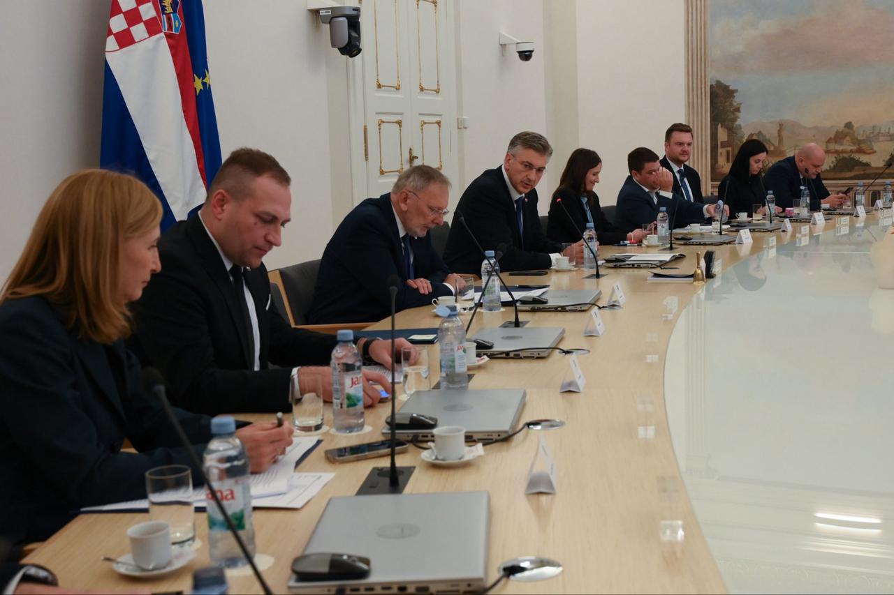 Sastanak Vlade RH s izabranim predstavnicima nacionalnih manjina u Hrvatskom saboru